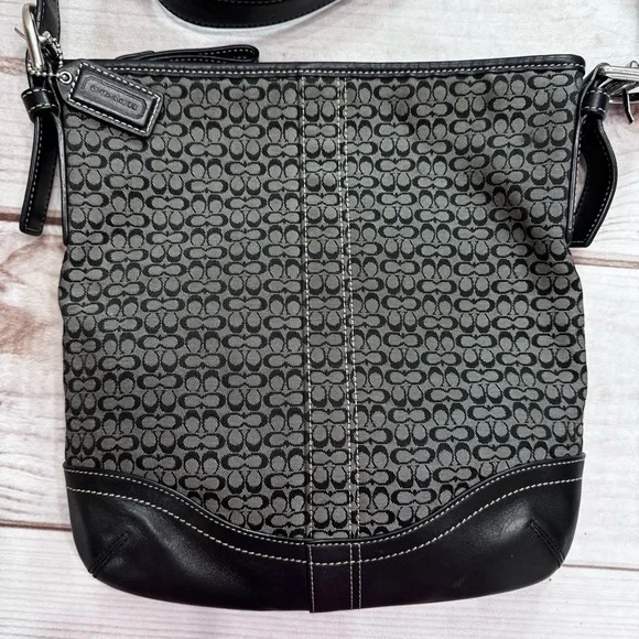 Coach Black & Gray Signature Jacquard Crossbody Shoulder Bag F10944 Vintage 2007 - Picture 4 of 13